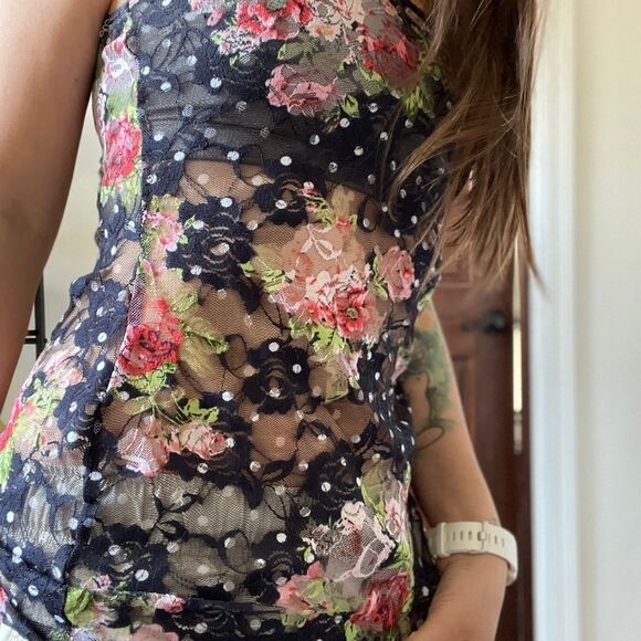 Mesh Lace Floral tank - Picture 7 of 7